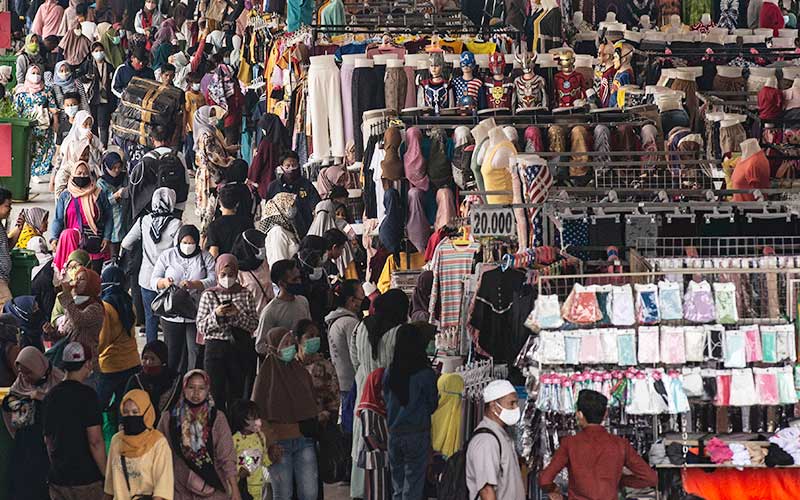  Jelang Lebaran, Skybridge Tanah Abang Ramai Dikunjungi Warga