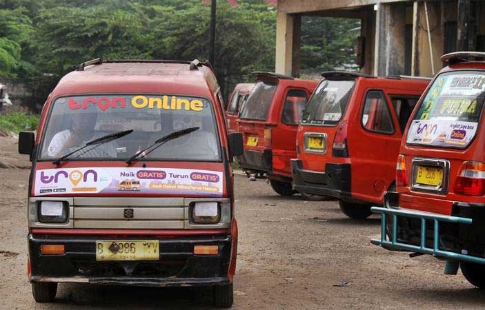  SUARA PEMBACA : Lahan Parkir Transportasi Umum