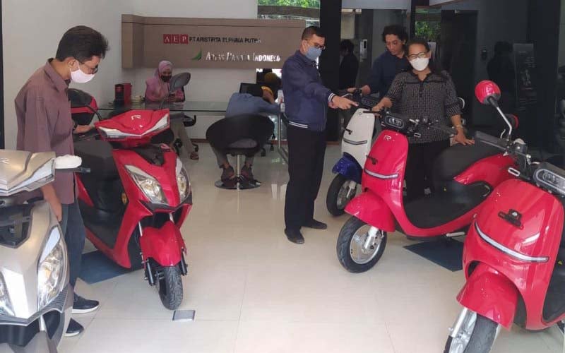  Rakata Rilis Dua Sepeda Motor Listrik, Harga Mulai Rp15,6 Juta