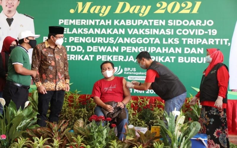  Peringati Hari Buruh, Pemkab Sidoarjo & Serikat Pekerja Adakan Vaksinasi