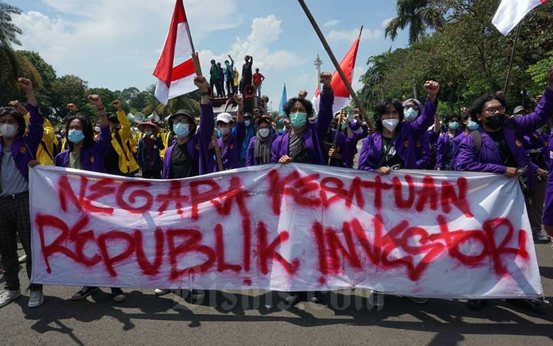  Mahasiswa dan Buruh Gelar Aksi Peringati Hari Buruh Di Kawasan Monas