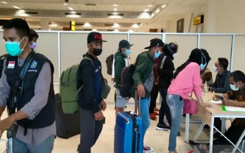  Dua Ratusan Pekerja Migran Indonesia dari Malaysia Tiba di NTB