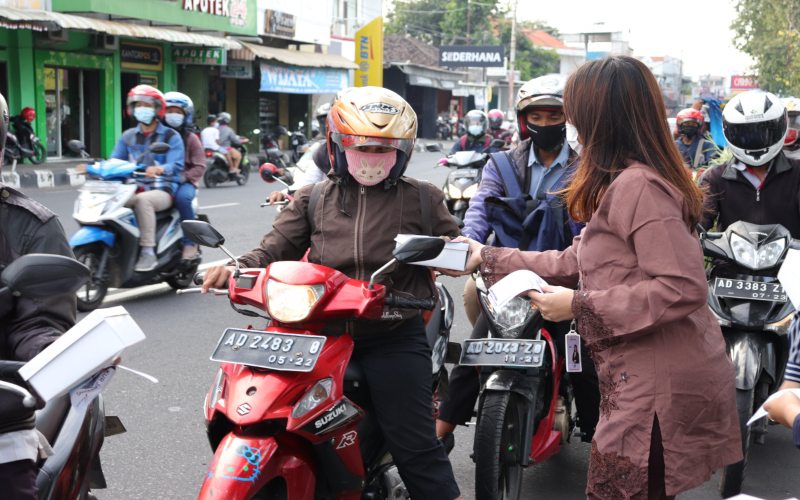  Bank Jateng Sukoharjo Bagikan Takjil