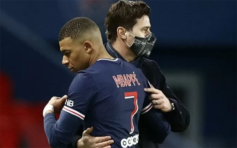 Bintang Paris Saint-Germain Kylian Mbappe bersama pelatih Mauricio Pochettino./Antara/Reuters