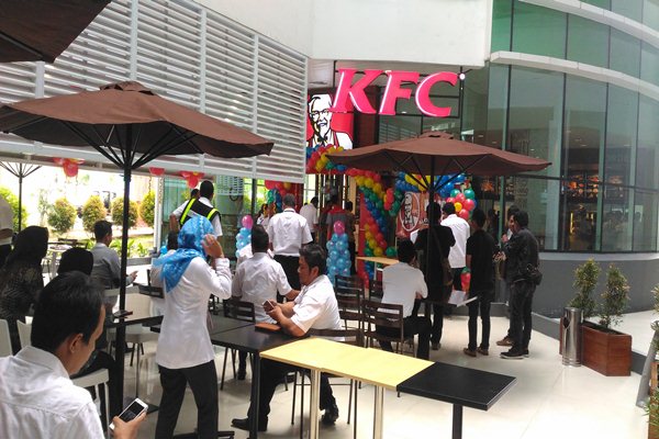 Gerai KFC di Bandara Sepinggan yang pembukaannya berlangsung pada Kamis (8/12/2016)./Bisnis-Nadya Kurnia