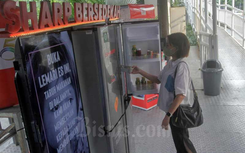  PT Sharp Electronics Indonesia Sediakan Lemari Es di Tempat Publik