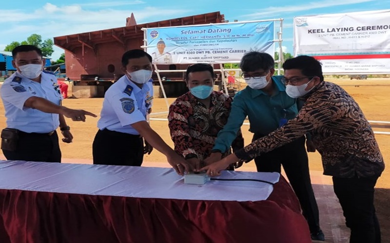  Sumber Marine Shipyard Bangun 2 Kapal Angkut Semen