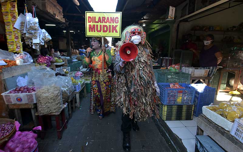  Polisi Sosialisasikan Larangan Mudik Lebaran di Pasar Tradisional