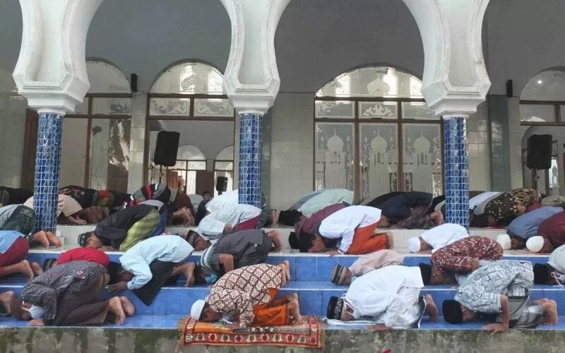  Sebagian Umat di Jember dan Bondowoso Salat Idulfitri pada Rabu