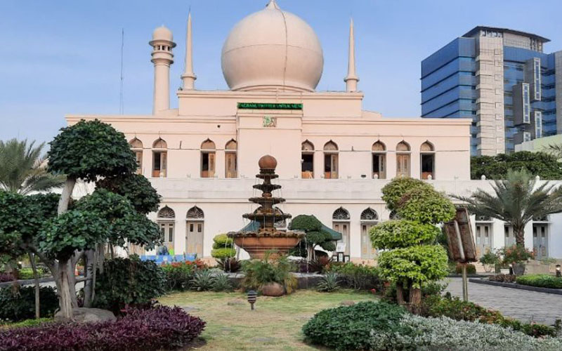  Ribuan Jamaah Ikut Salat Idulfitri di Masjid Al-Azhar Jakarta