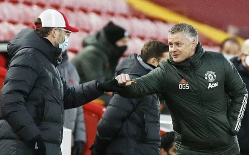  Jelang Lawan Liverpool, Skuad MU Tiba di Old Trafford Lebih Cepat