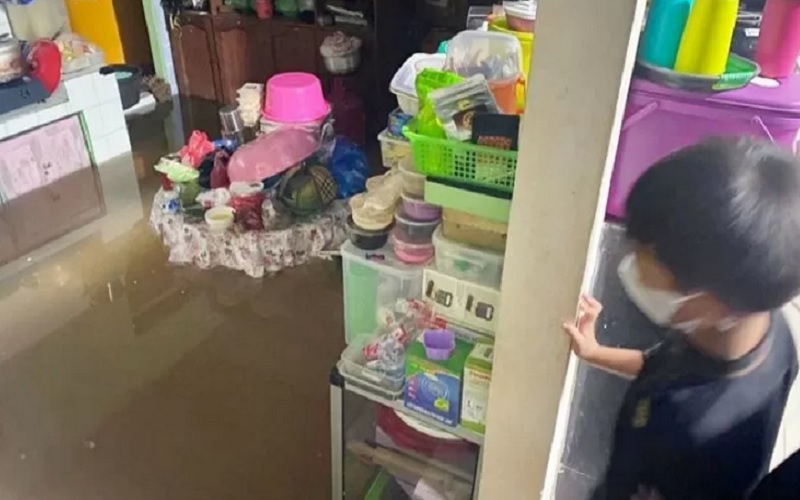  Sungai Deli Meluap, Ratusan Rumah di Medan Terendam