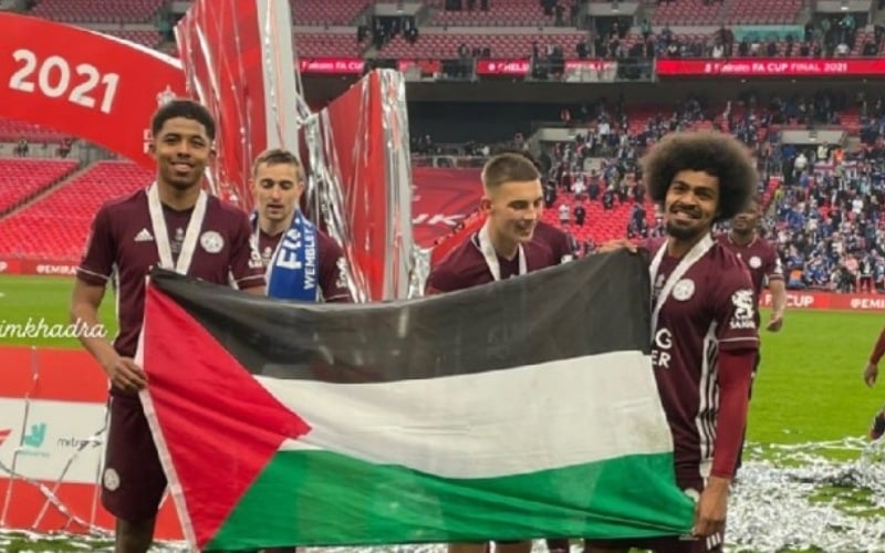  Pemain Leicester City Bentangkan Bendera Palestina saat Perayaan Juara Piala FA