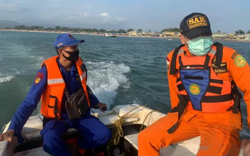  Terseret Ombak, Dua Wisatawan Hilang Laut Garut Saat Liburan Idulfitri
