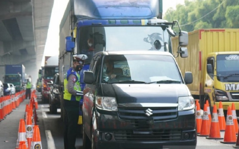  Anies, Kapolda Metro Jaya, Pangdam Jaya Inspeksi Pos Rapid Antigen di Cibatu Bekasi