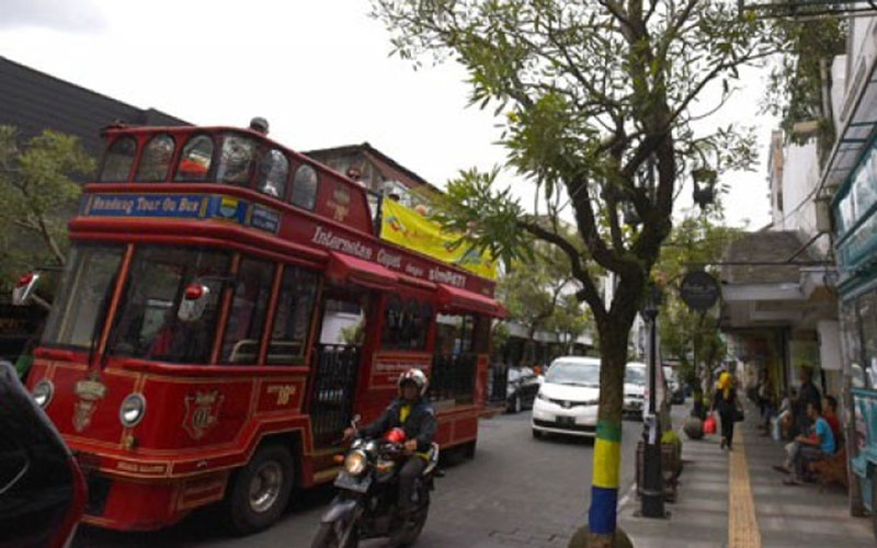  Duh! Jalan Braga Bandung Dicemari Pengamen yang Peras Warga