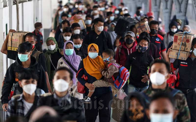  KA Jarak Jauh Mulai Beroperasi, Stasiun Pasar Senen Mulai Dipenuhi Pemudik Arus Balik