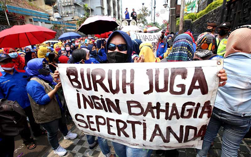  Buruh di Bandung Gelar Aksi Unjuk Rasa Tuntut Pembayaran THR