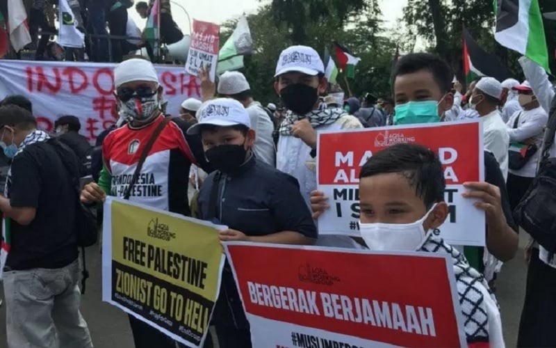  Orangtua Bawa Anak Ikut Aksi Bela Palestina di Depan Kedubes AS