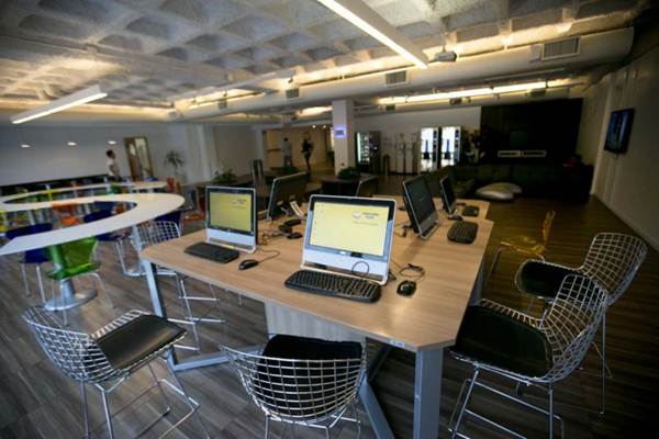  PELUANG USAHA : Kafe Internet Harus Bertransformasi
