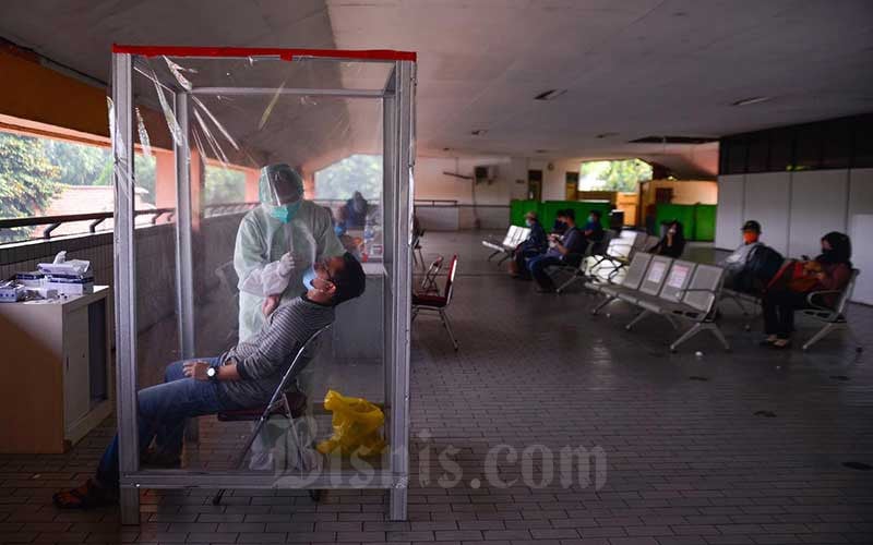  Penumpang Bus Yang Datang Dari Luar Jakarta Jalani Test Antigen Covid-19