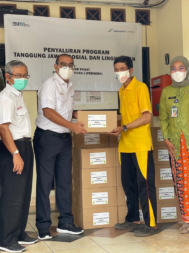  Peduli Sesama, Angkasa Pura I Salurkan Kembali Bantuan 400 Paket Sembako
