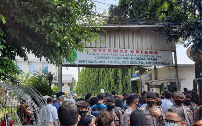  Polisi Amankan 21 Simpatisan Rizieq Shihab di PN Jakarta Timur