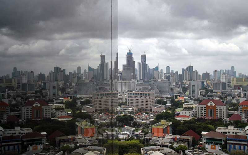 Pemandangan gedung bertingkat di Jakarta, Selasa (9/2/2021). Bisnis/Arief Hermawan P