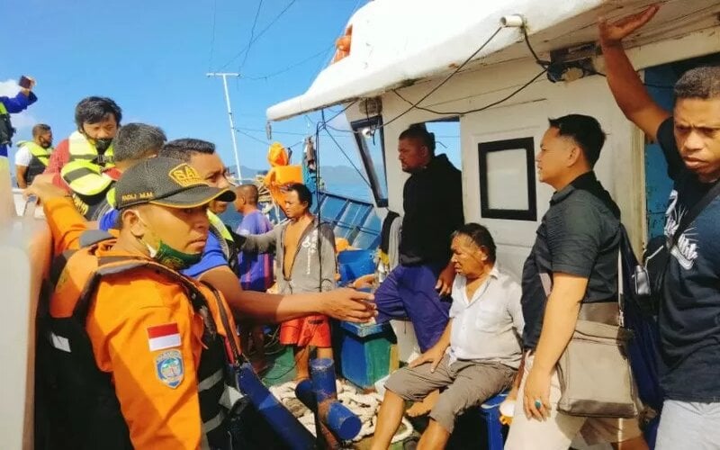  KM Karya Indah Terbakar di Maluku Utara