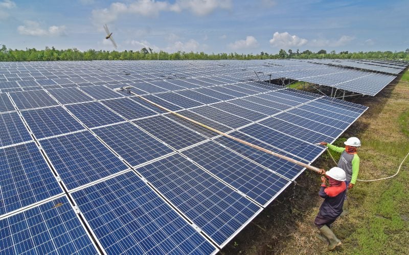  PENGEMBANGAN ENERGI SURYA : Akselerasi PLTS  Terkendala Aturan TKDN