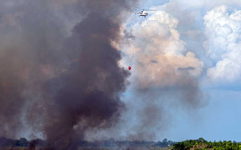  Dua Helikopter Diterjunkan Untuk Memadamkan Kebakaran Lahan di Sumatra Selatan