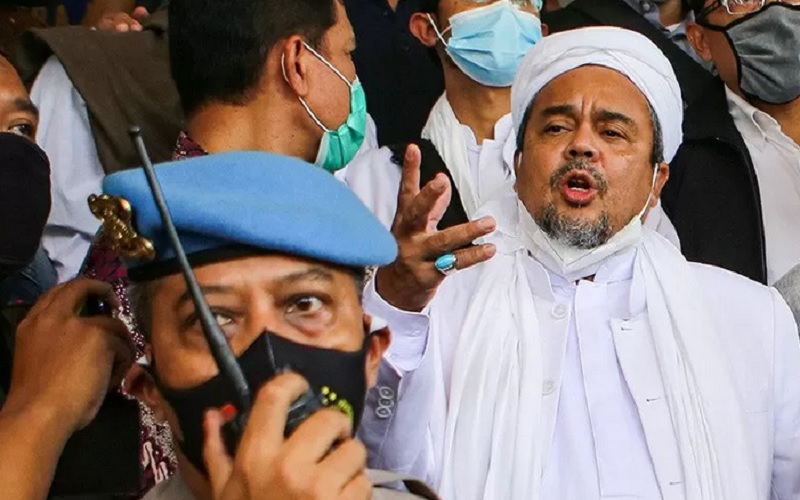 Imam Besar Front Pembela Islam (FPI) Habib Rizieq Shihab bersiap menjalani pemeriksaan di Mapolda Metro Jaya, Jakarta, Sabtu (12/12/2020)./Antararn