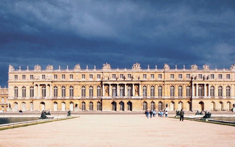  Merasakan Sensasi Menginap Layaknya Anggota Kerajaan di Hotel Mewah Istana Versailles