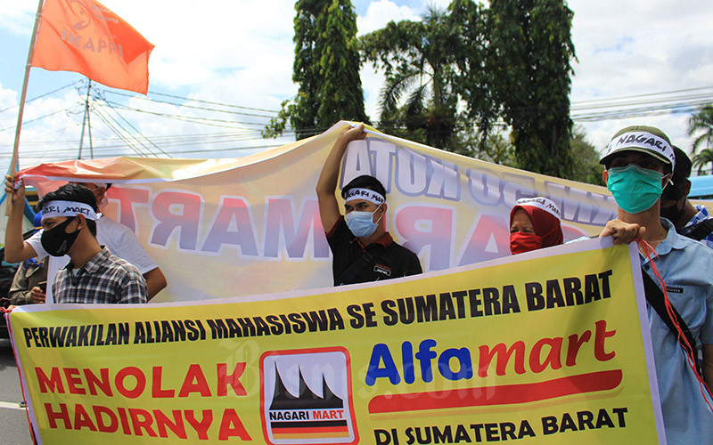  Pedagang Tolak Kehadiran Alfamart di Sumatra Barat