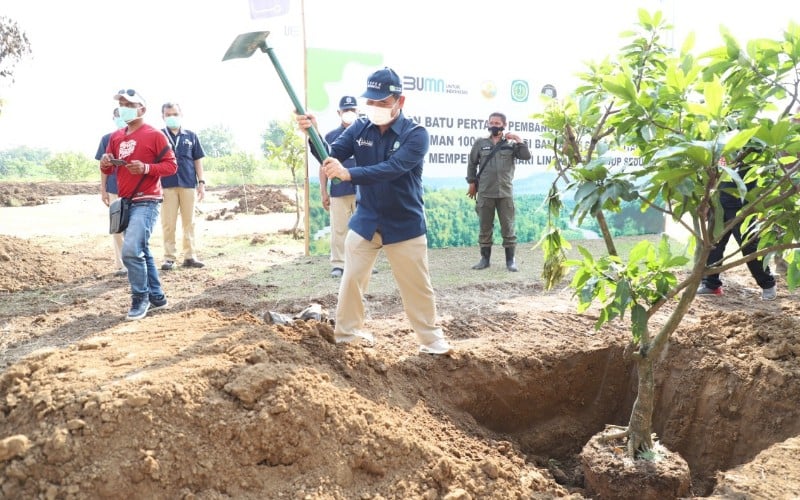  Pupuk Kujang Dorong Penghijauan Bantaran Sungai Citarum