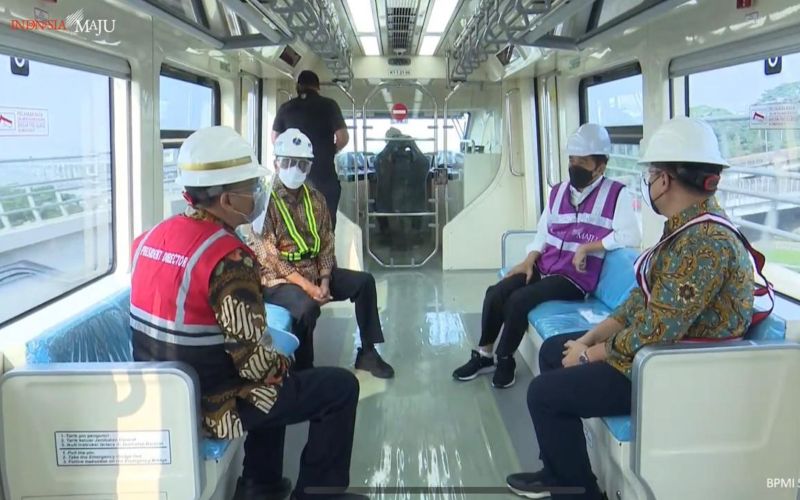  Jajal LRT Jabodebek, Jokowi: Keretanya Halus dan Nyaman Sekali