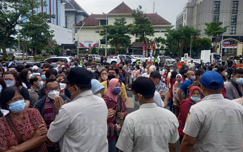  Antrean Vaksinasi di Semarang Dibubarkan Satpol-PP, Ini Sebabnya