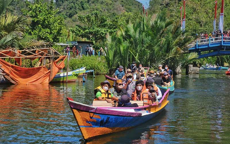  Menparekraf Sandiaga Uno Kenalkan Geopark Rammang Rammang Indonesia ke Dunia