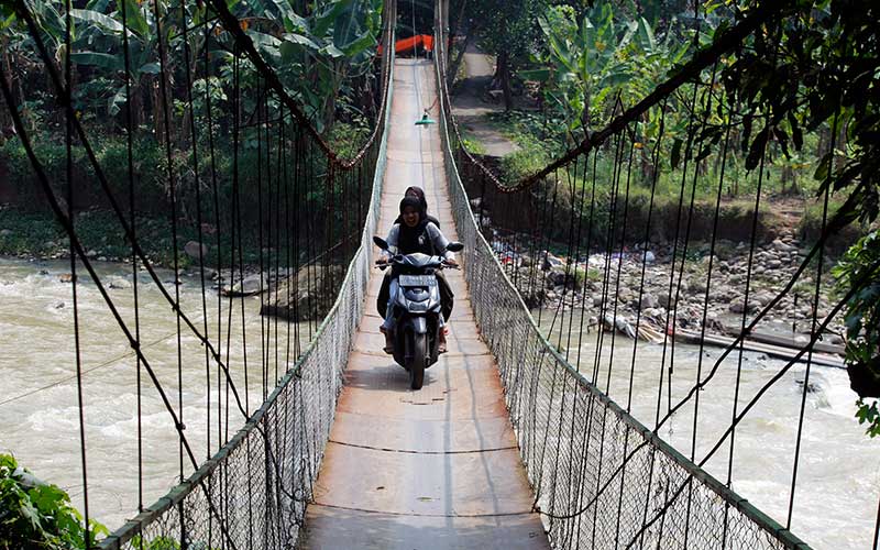  Jembatan Gantung Kantalarang di Bogor Kembali Bisa Dilewati