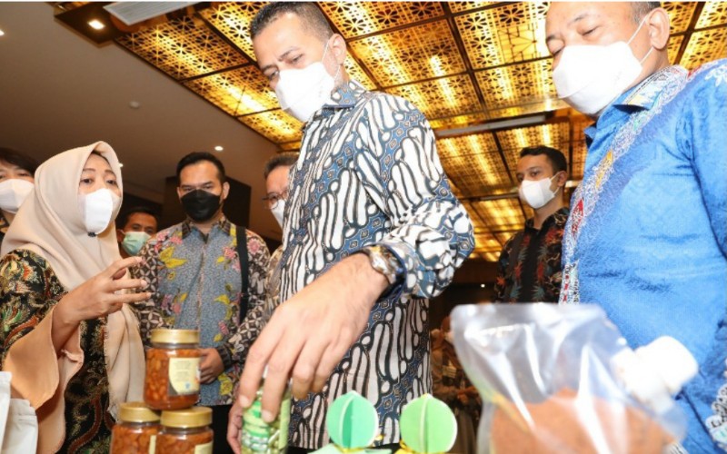  Wagub Sumut Dorong Eksportir Jual Barang Jadi