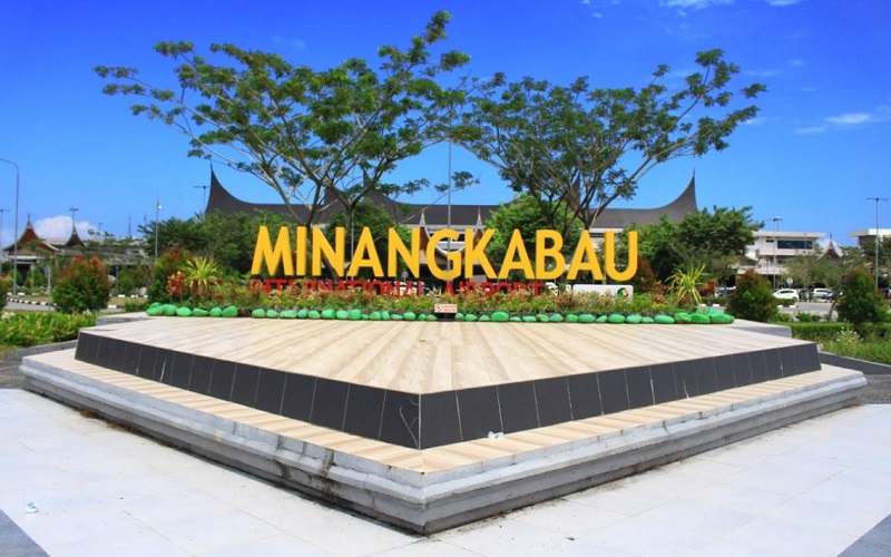  Mulai 21 Juni, Pembayaran Parkir Kendaraan di Bandara Minangkabau Wajib Nontunai