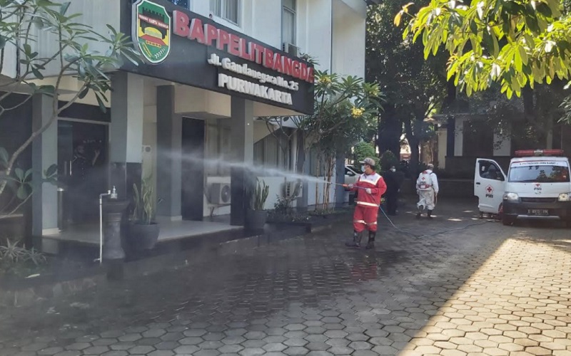  GTPP Covid-19 Purwakarta Masifkan Penyemprotan Disinfektan 