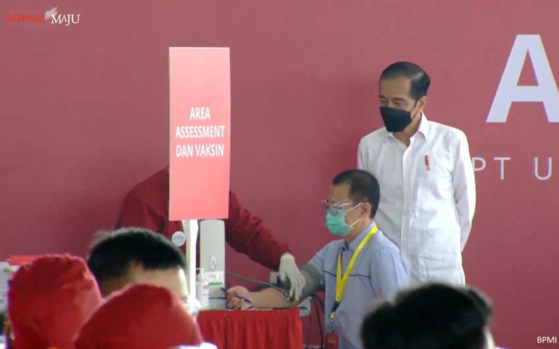  Tinjau Vaksinasi di Stasiun Bogor, Jokowi: Penumpang Kereta Prioritas