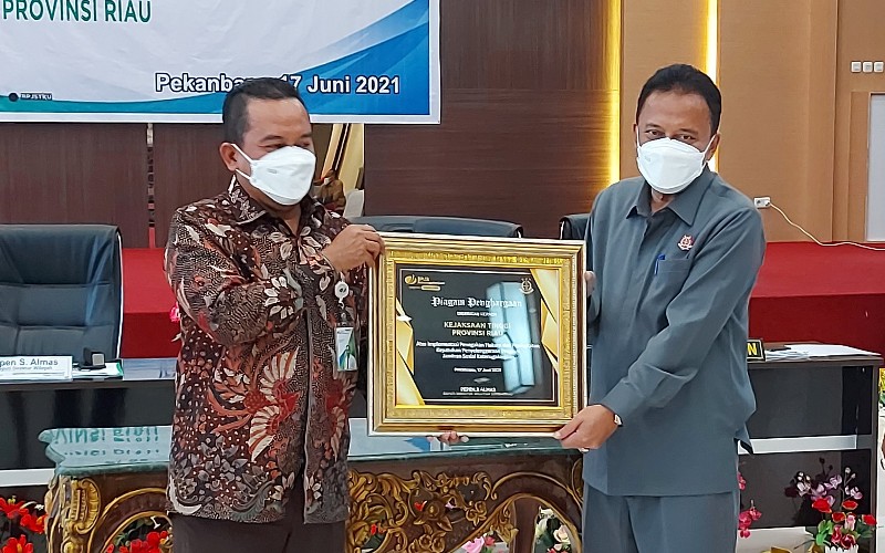  Tingkatkan Kepesertaan, BPJamsostek dan Kejari di Riau Perpanjang Perjanjian Kerja Sama
