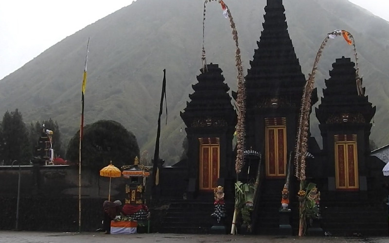  Wisata Gunung Bromo Tutup Sementara di Hari Yadnya Kasada