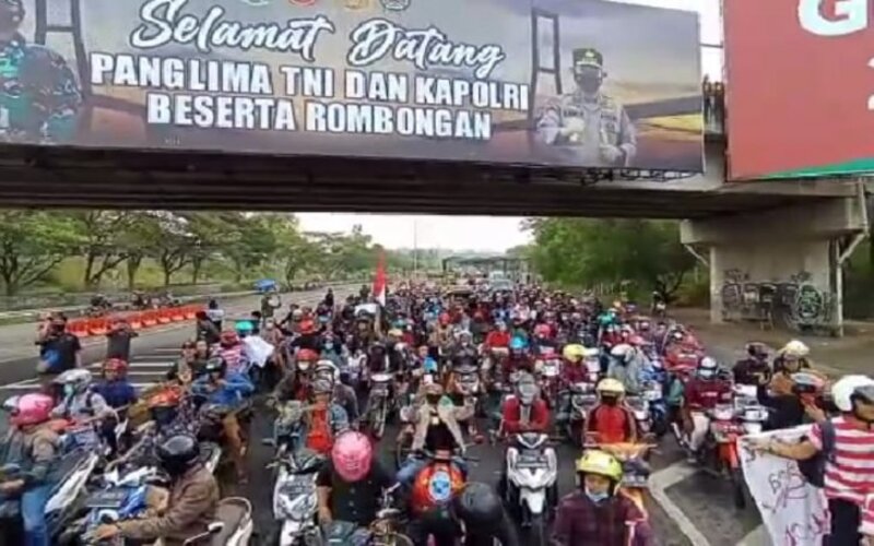  Warga Madura Demonstrasi Wali Kota Surabaya soal Penyekatan Suramadu