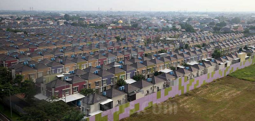 Foto udara komplek perumahan di kawasan Gading Serpong, Kelapa Dua, Tangerang, Banten, Jumat (11/6/2021). Bisnis/Abdullah Azzam