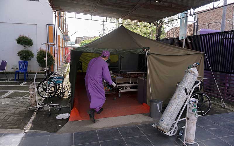  Rumah Sakit Penuh, Pasien Covid-19 di Batang Dirawat di Tenda Darurat