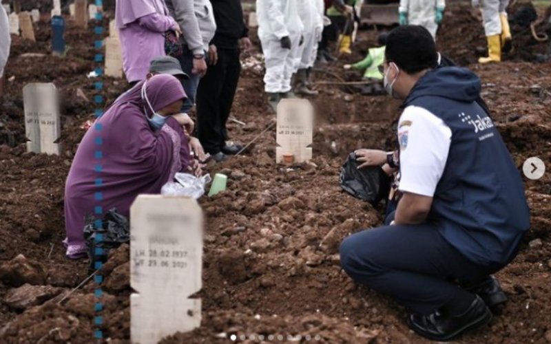  Saksikan Langsung Pemakaman Covid-19 di DKI, Anies: Cukup Sudah!