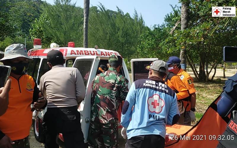 Evakuasi korban kecelakaan pikap di Poncokusumo, Rabu (26/5/2021)./Istimewa